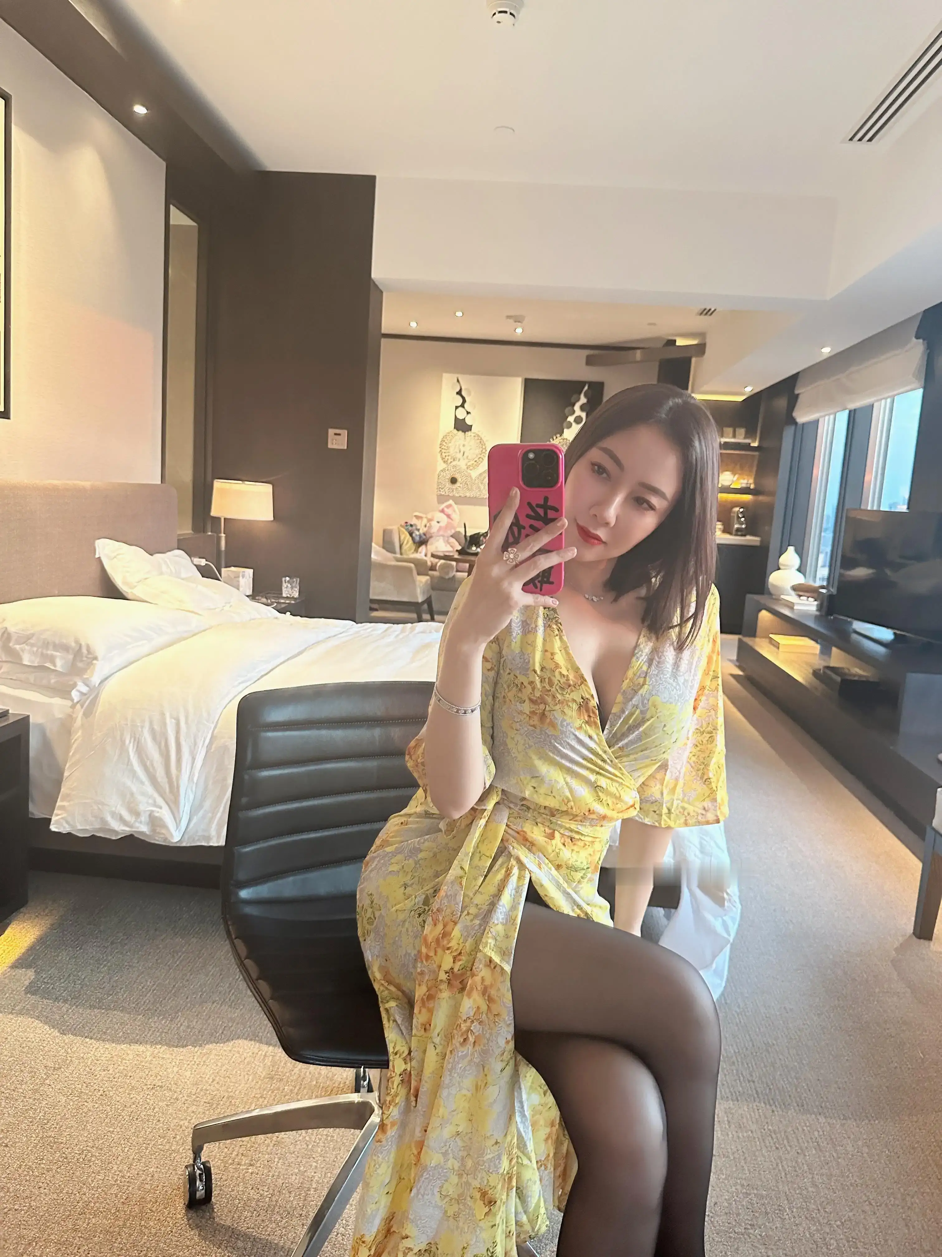 果儿Victoria_NO.008_黄色战袍 - M940.COM 内部私购-第1张